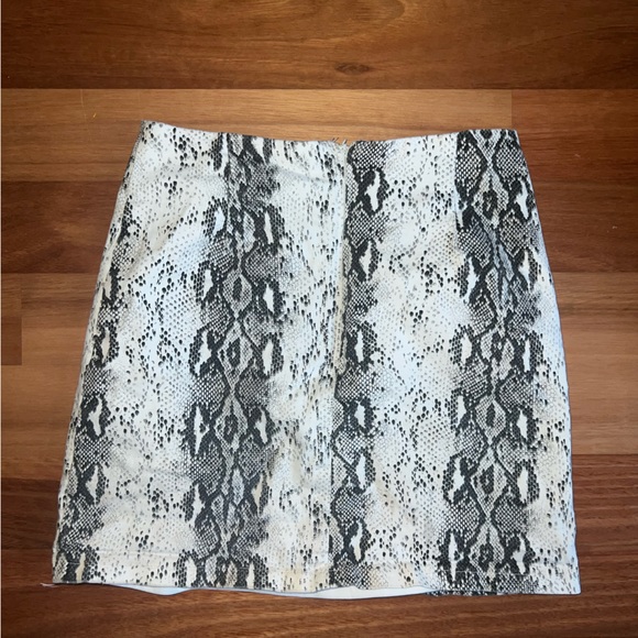 Snake print skirt - Picture 2 of 3